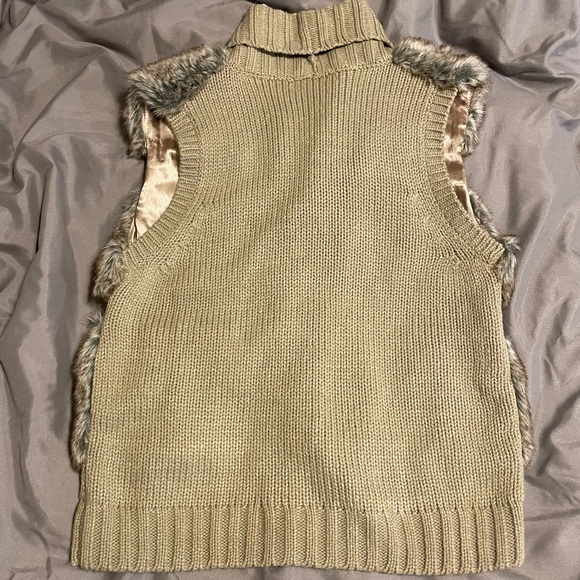 Sz.M (8-10) faux fur sweater vest - Picture 4 of 8